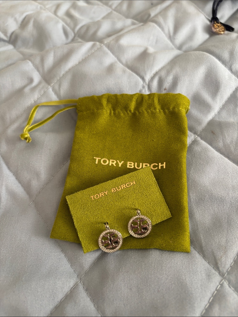 Tory Burch silver-Tone Logo Crystal Drop Earrings with Olive Green Pouch